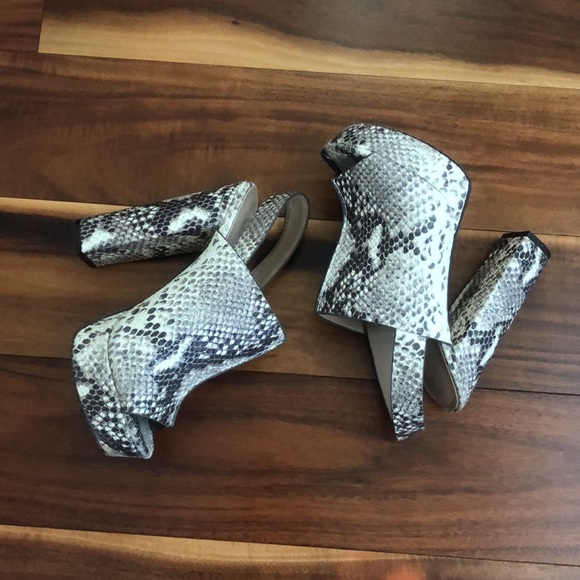 BCBGMAXAZRIA PYTHON DUNE LEATHER PLATFORM OPEN TOE SLING BACK SANDALS SIZE 5M - Picture 8 of 15